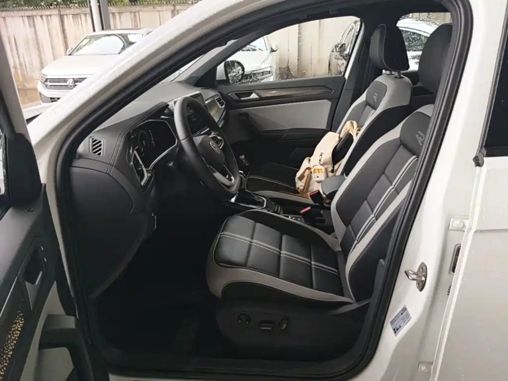 Volkswagen T-ROC 2025 2025 Facelift 300TSI DSG 2WD Dawn Edition
