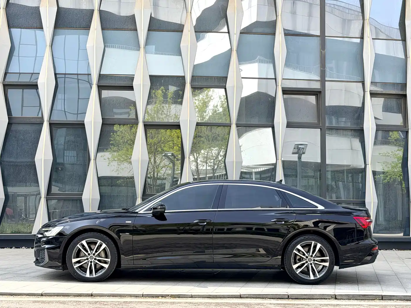 Audi A6L 2020 40 TFSI Luxury Dynamic фото 3