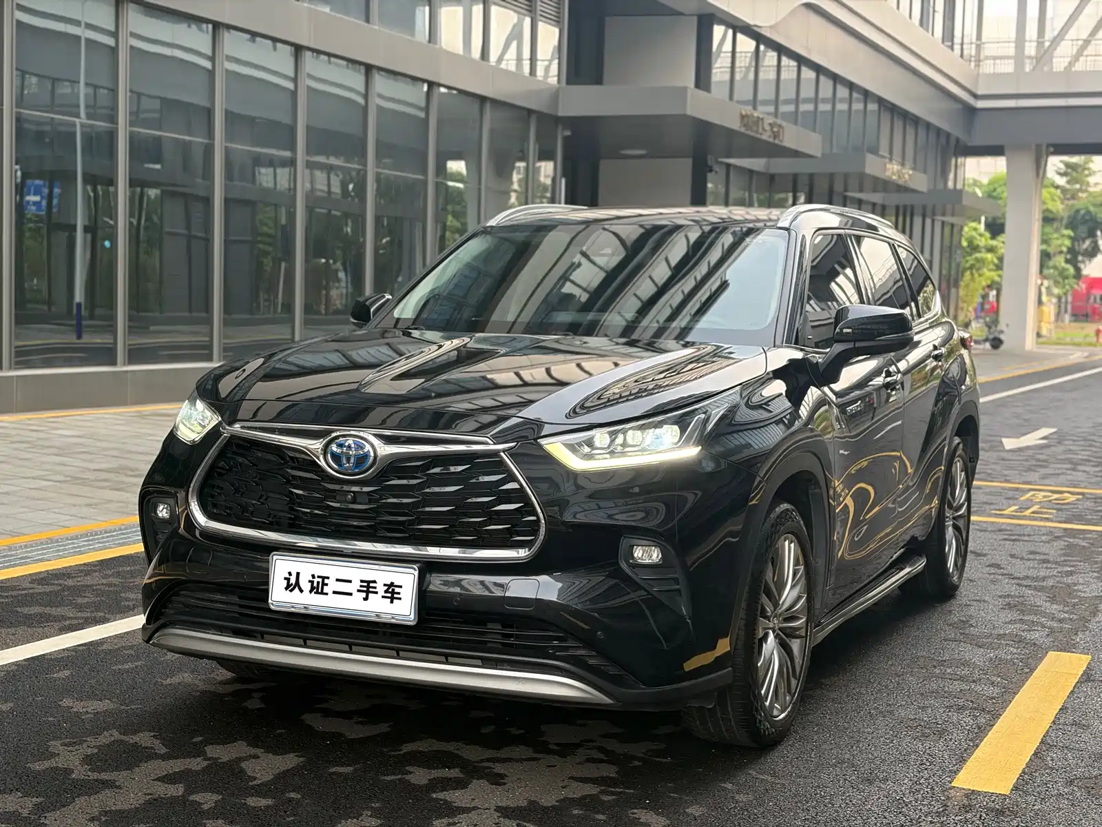 Фото 1 - Toyota Highlander