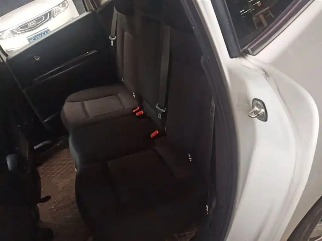 Peugeot 3008 2015 2.0L Automatic Classic Edition фото 17