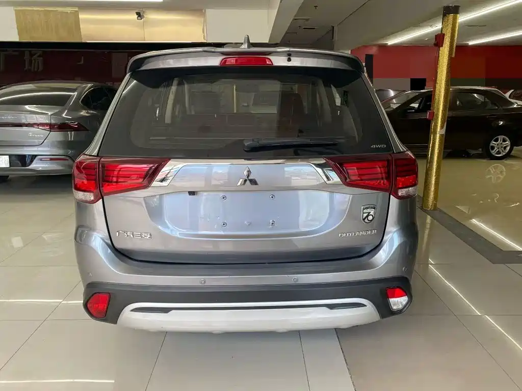 صورة 5 - Mitsubishi Outlander