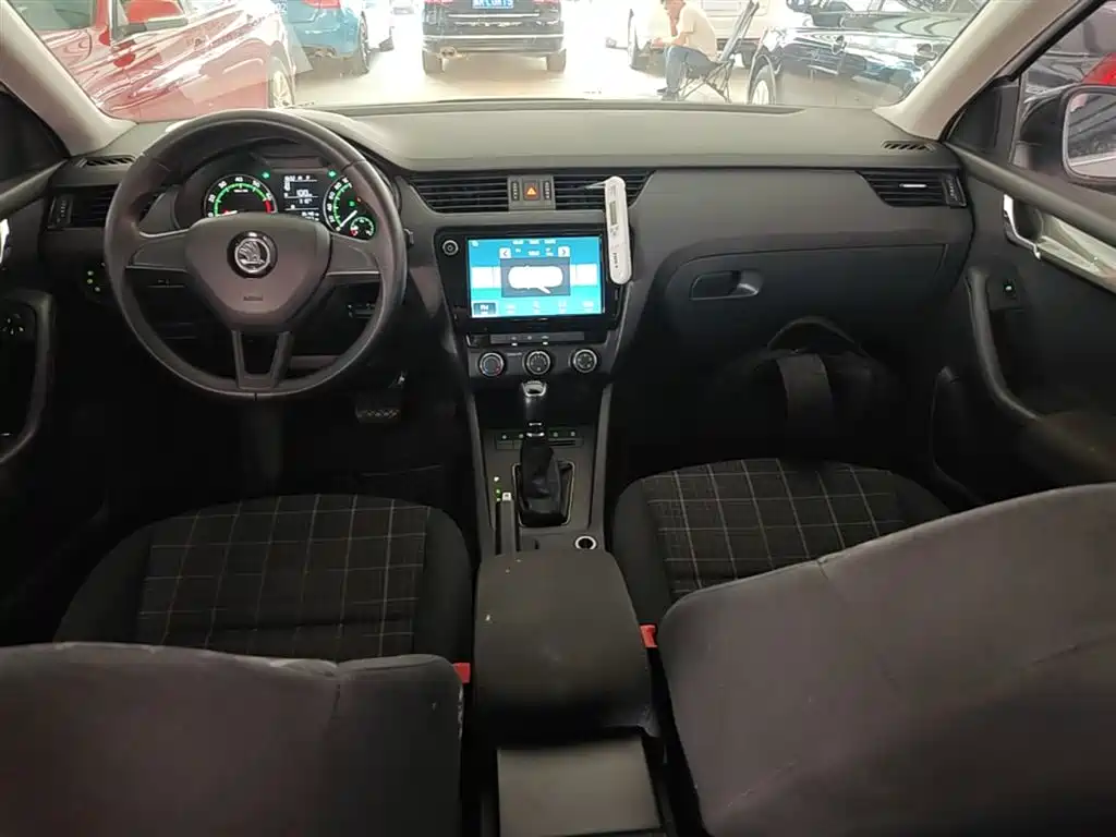 Škoda Octavia 2018 Model Wagon TSI230 DSG Comfort Edition фото 10