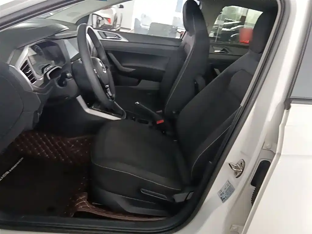 Volkswagen Polo 2019 Plus 1.5L Automatic Panorama Enjoyment Edition фото 15