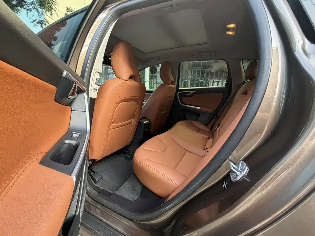 Photo 5 - Volvo XC60