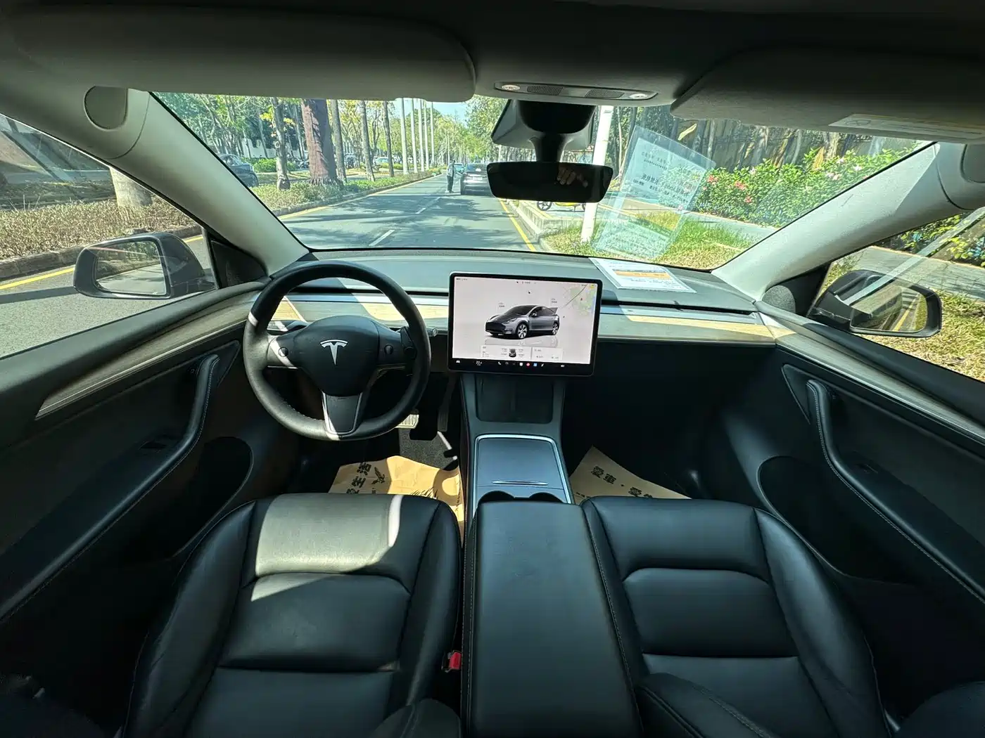 TESLA MODEL Y