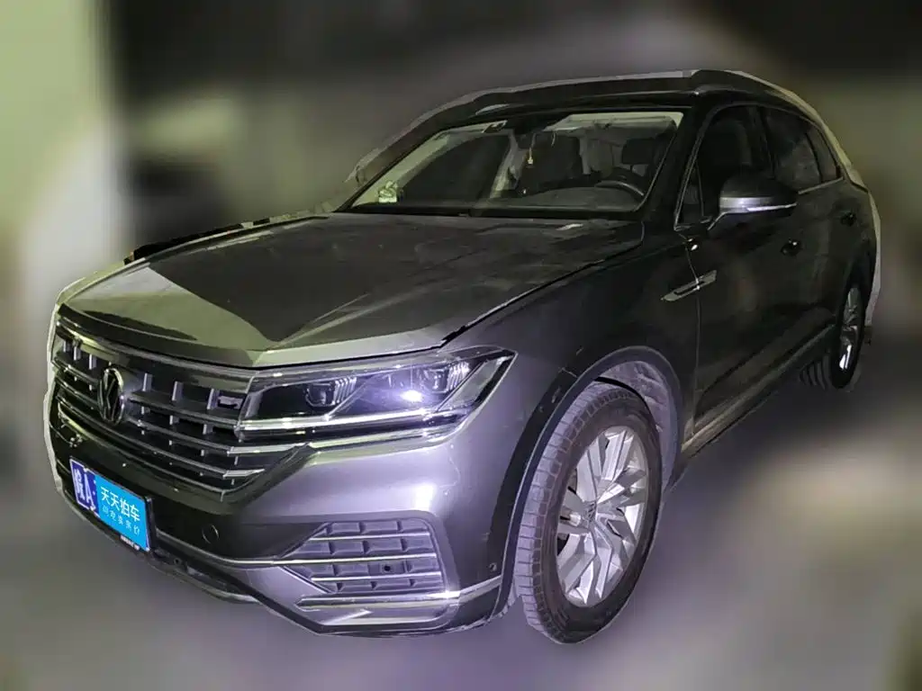 Фото 1 - Volkswagen Touareg