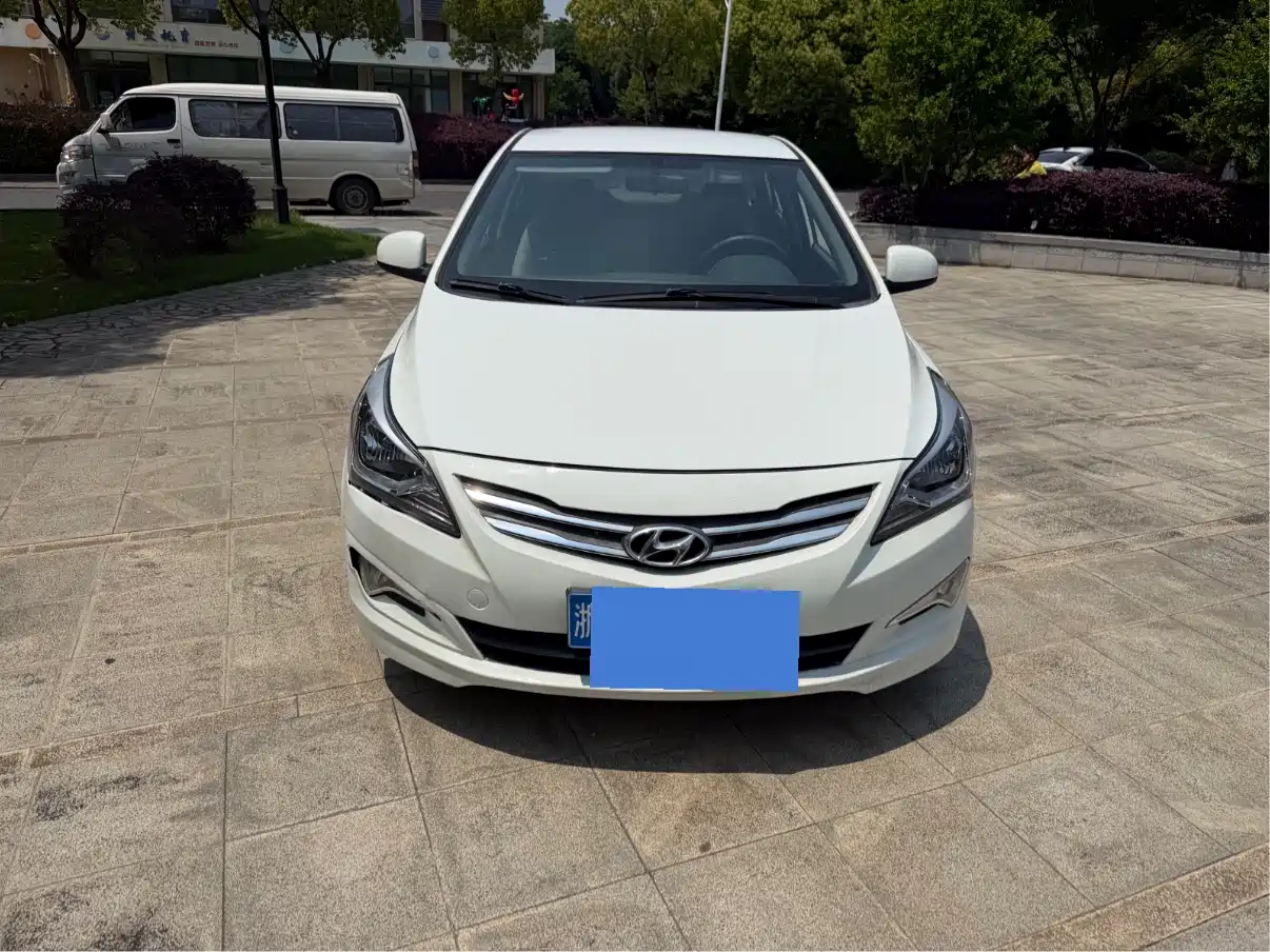 Hyundai Verna 2014 1.4L Automatic Smart GLS фото 2