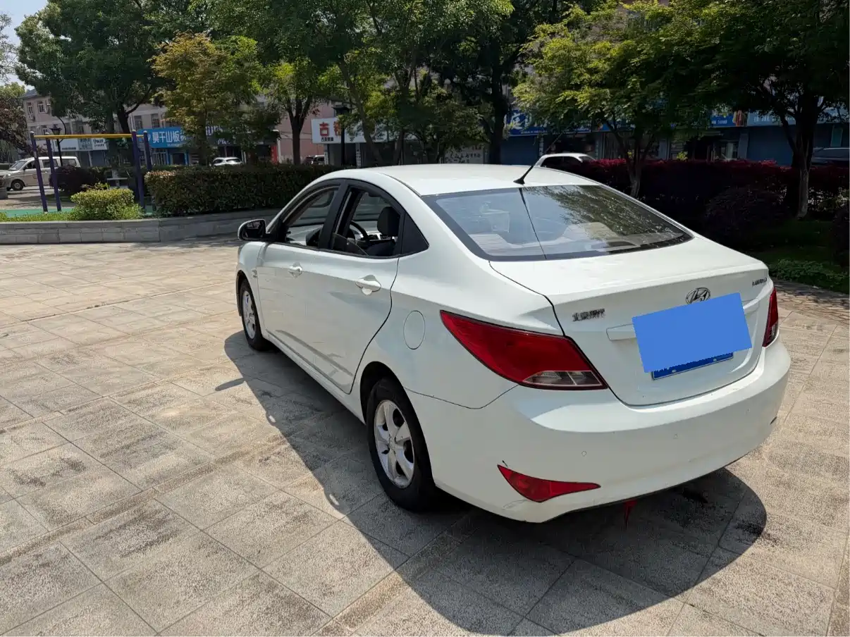 Hyundai Verna 2014 1.4L Automatic Smart GLS фото 12