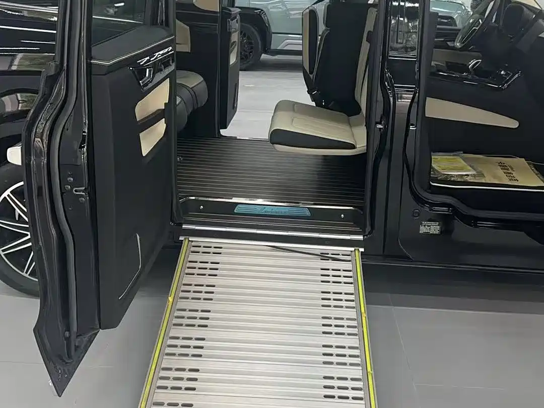 LEVC TX 2022 TX5 Extended Range Freedom Edition фото 18