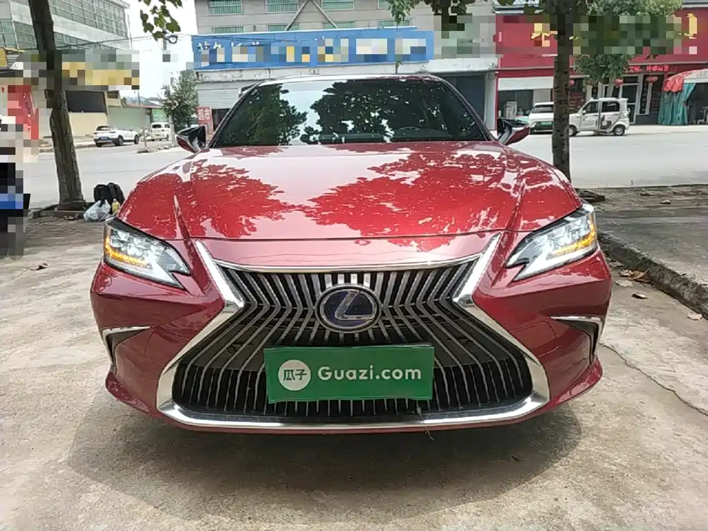 Фото 3 - Lexus ES