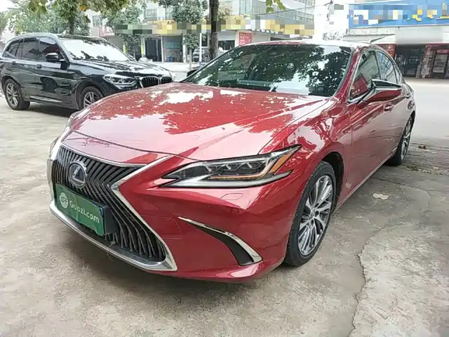Lexus ES 2020