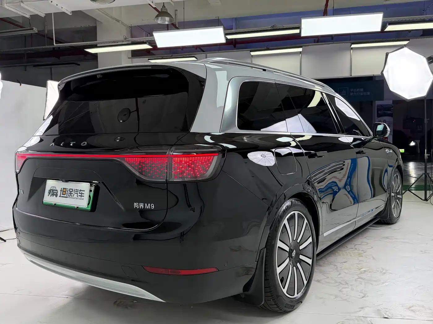 AITO Wenjie AITO M9 2024 Range Extender Max Edition 42kWh 6-seater фото 30