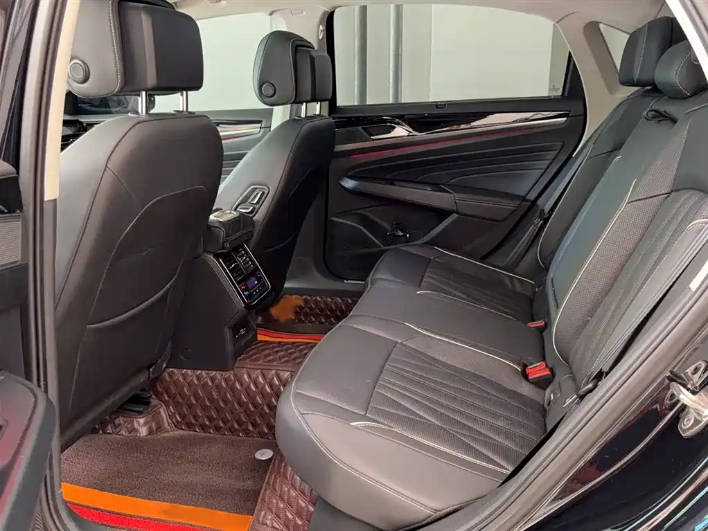 Volkswagen Passat 2023 Facelift 330TSI Starlight Luxury Edition фото 15