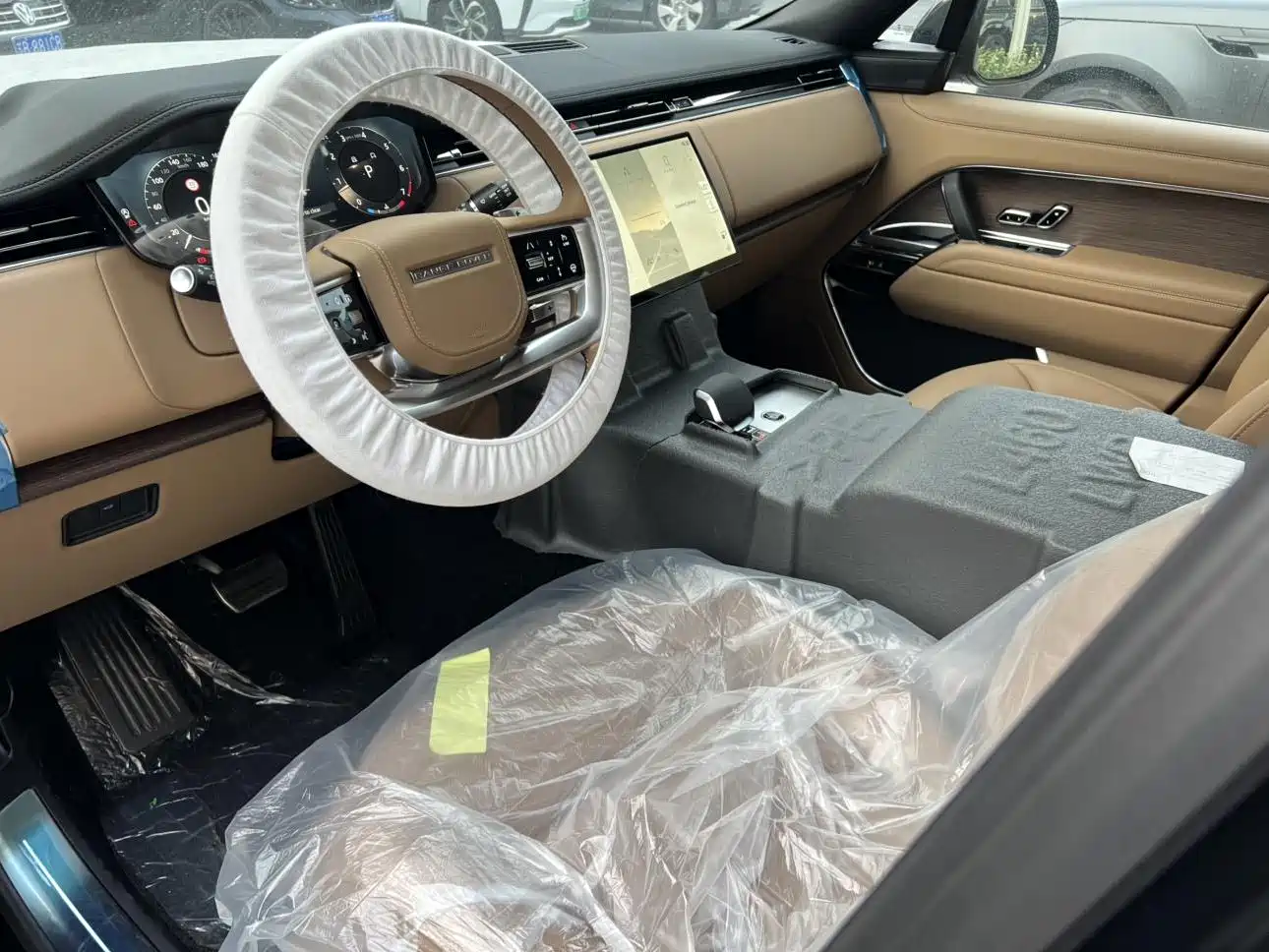 Land Rover Range Rover 2025 3.0 L6 400PS Genesis Extended Wheelbase фото 9