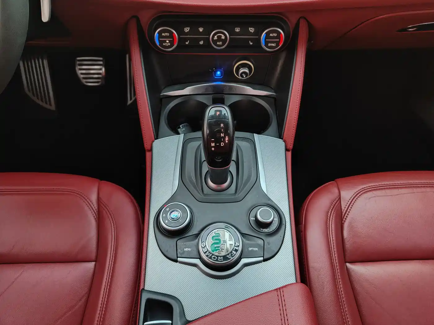 Alfa Romeo Stelvio 2019 2017 2.0T 200HP Luxury Edition