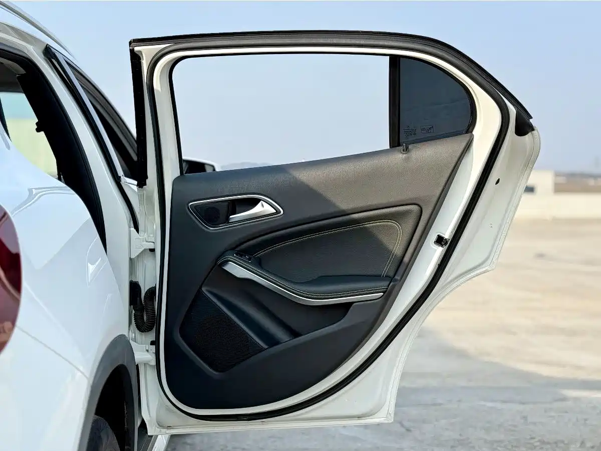 Mercedes-Benz GLA 2018 GLA 200 Fashion фото 34