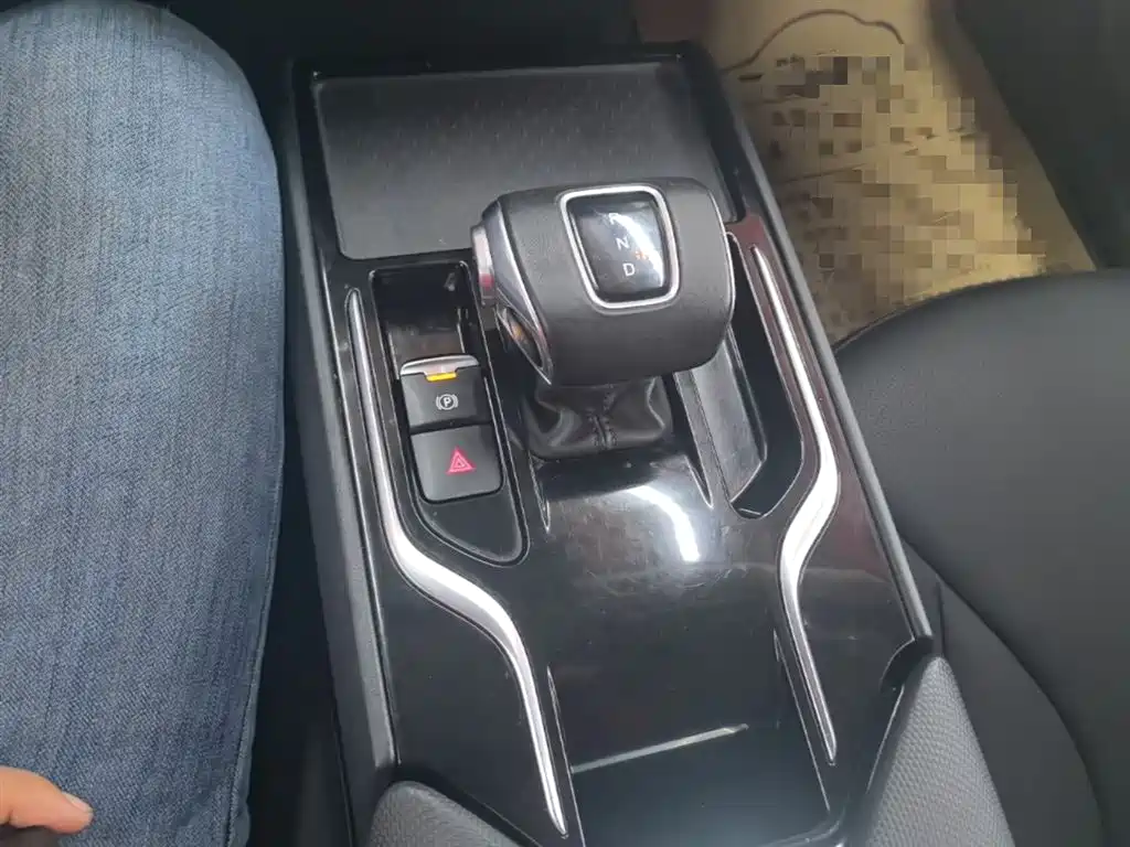 Hongqi E-QM5 2022 431km Charging Enjoyment Edition фото 14