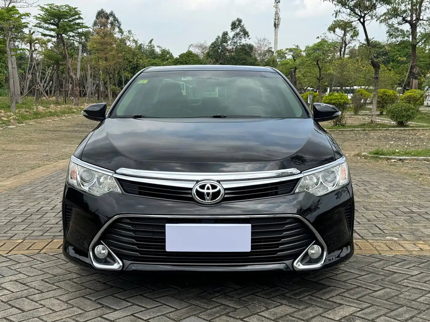 Toyota Camry 2016 2.0G 10th Anniversary Leading Edition фото 2