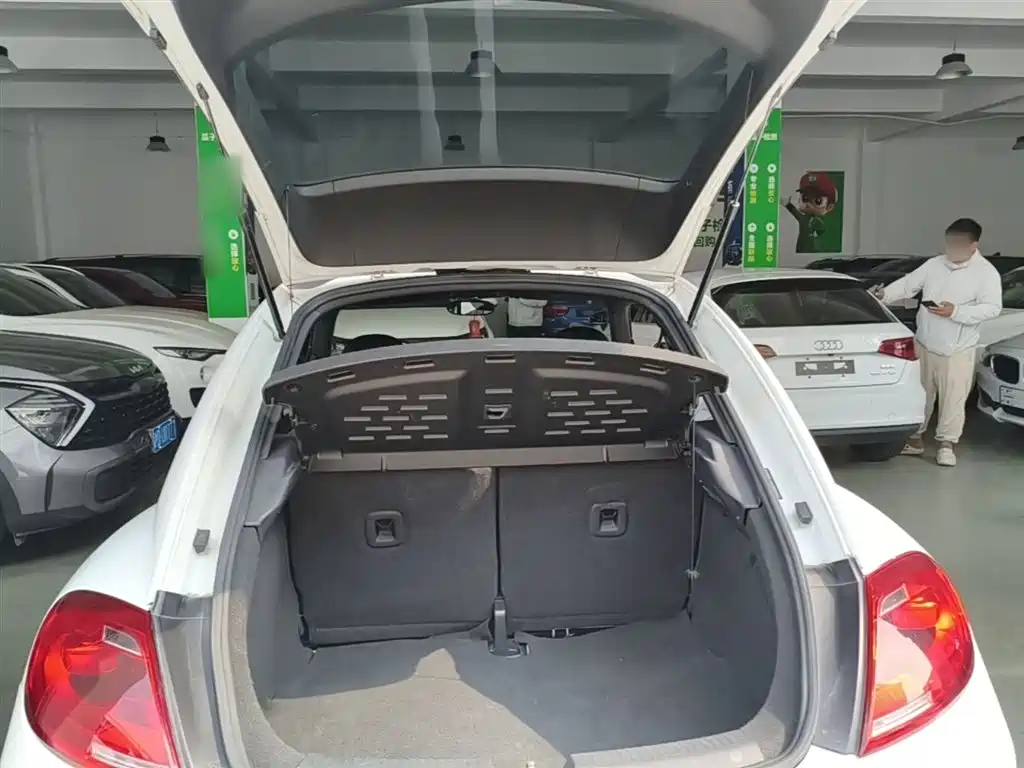 Volkswagen Beetle 2015 180TSI фото 19