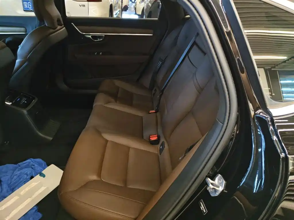 VOLVO S90 PLUG-IN HYBRID