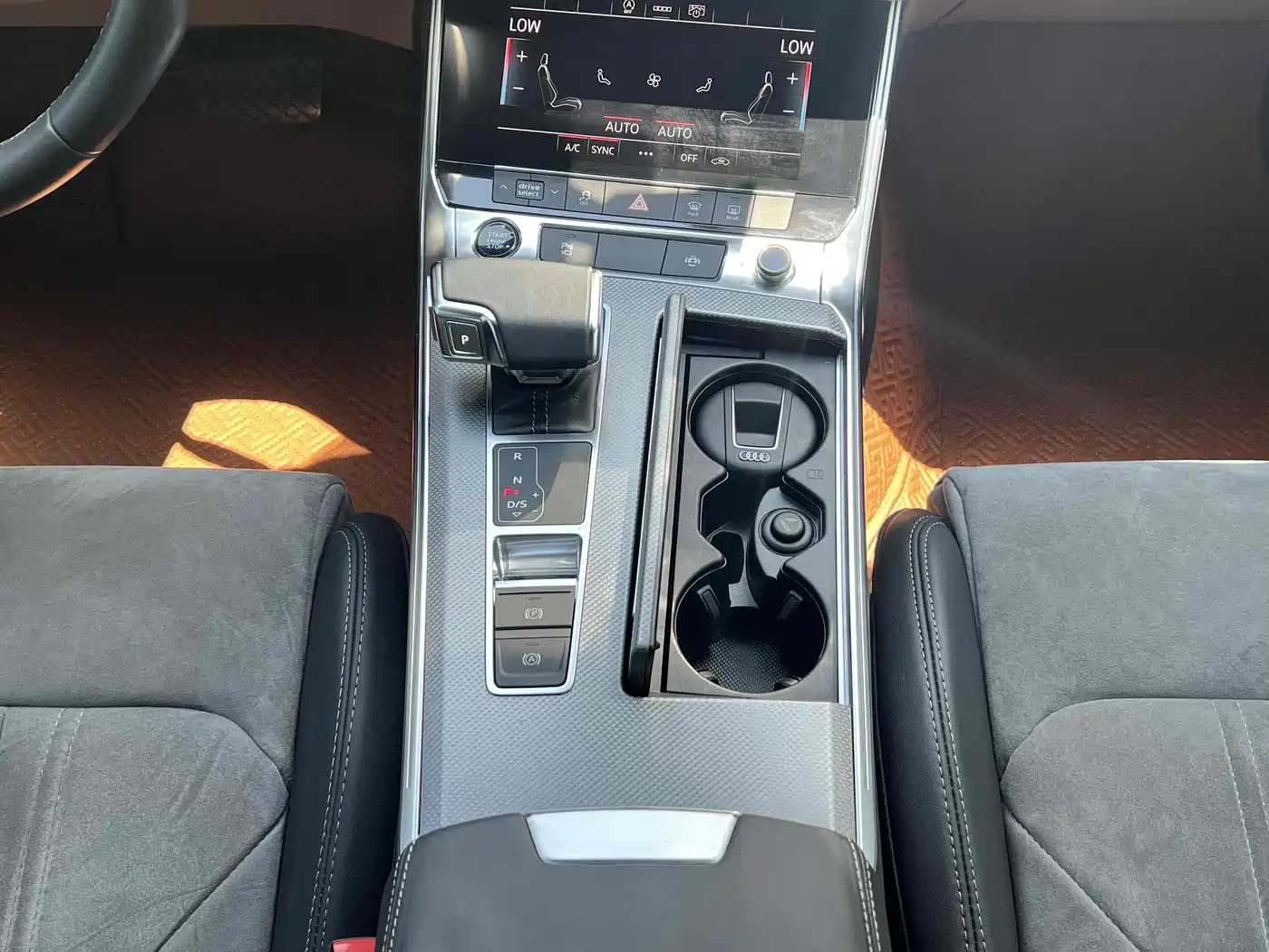Audi A6L 2021 40 TFSI Luxury Sport фото 10