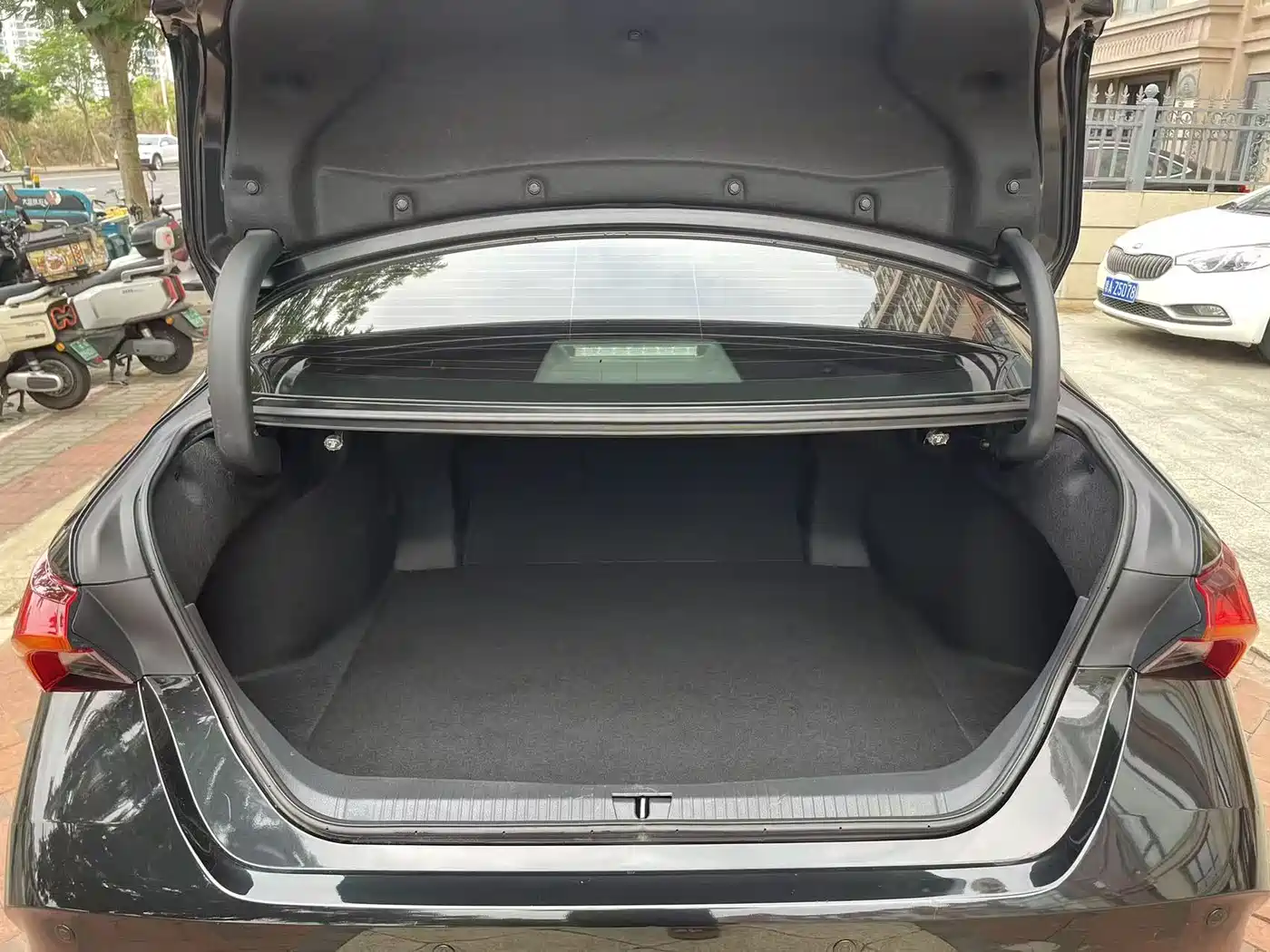 Toyota Avalon 2023 2.0L Luxury Edition фото 11