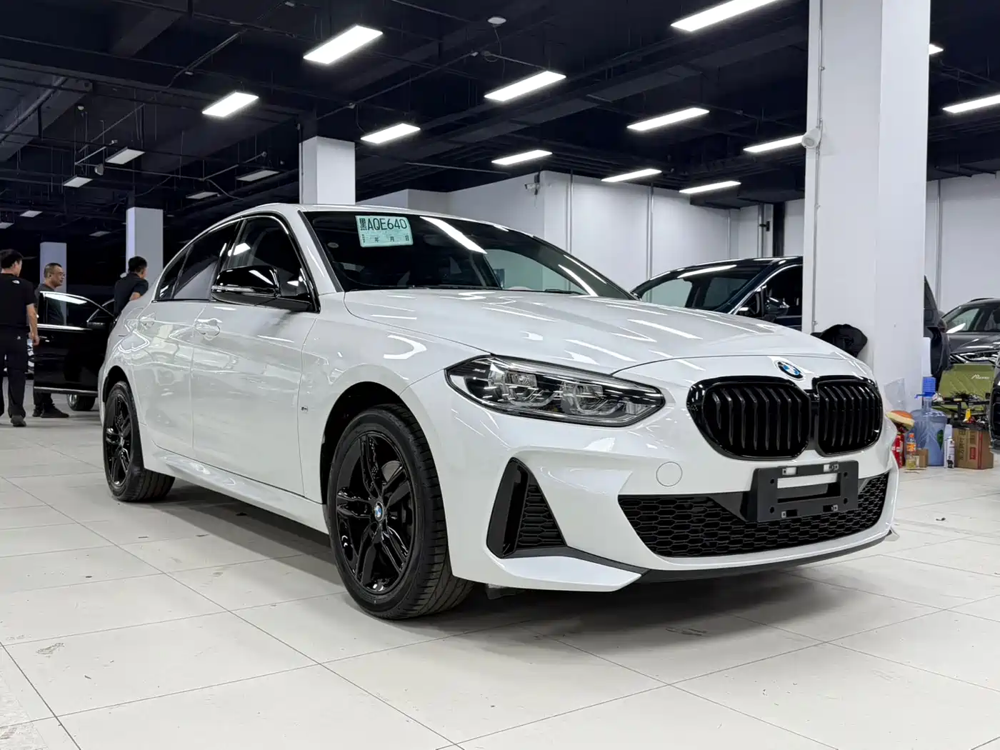 BMW 1 Series 2022 120i M Sport Shadow Edition фото 4