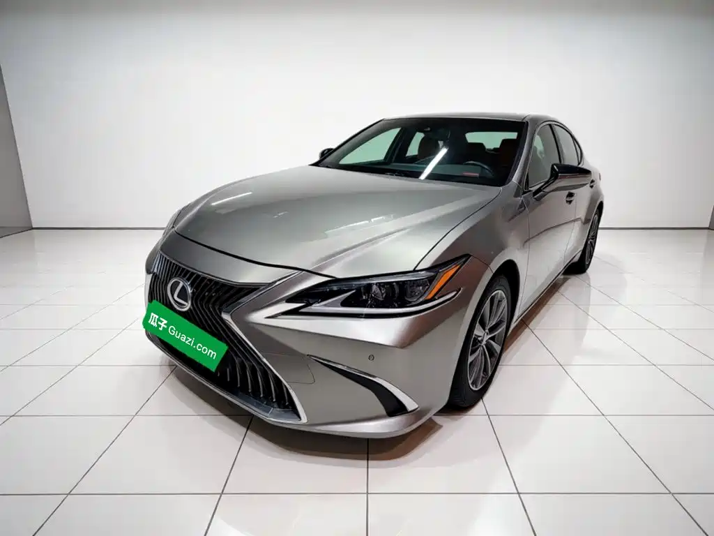 Фото 2 - Lexus ES