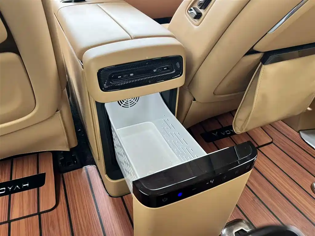 Voyah Auto Voyah Dreamer 2025 PHEV AWD Flagship Kunpeng Edition фото 10
