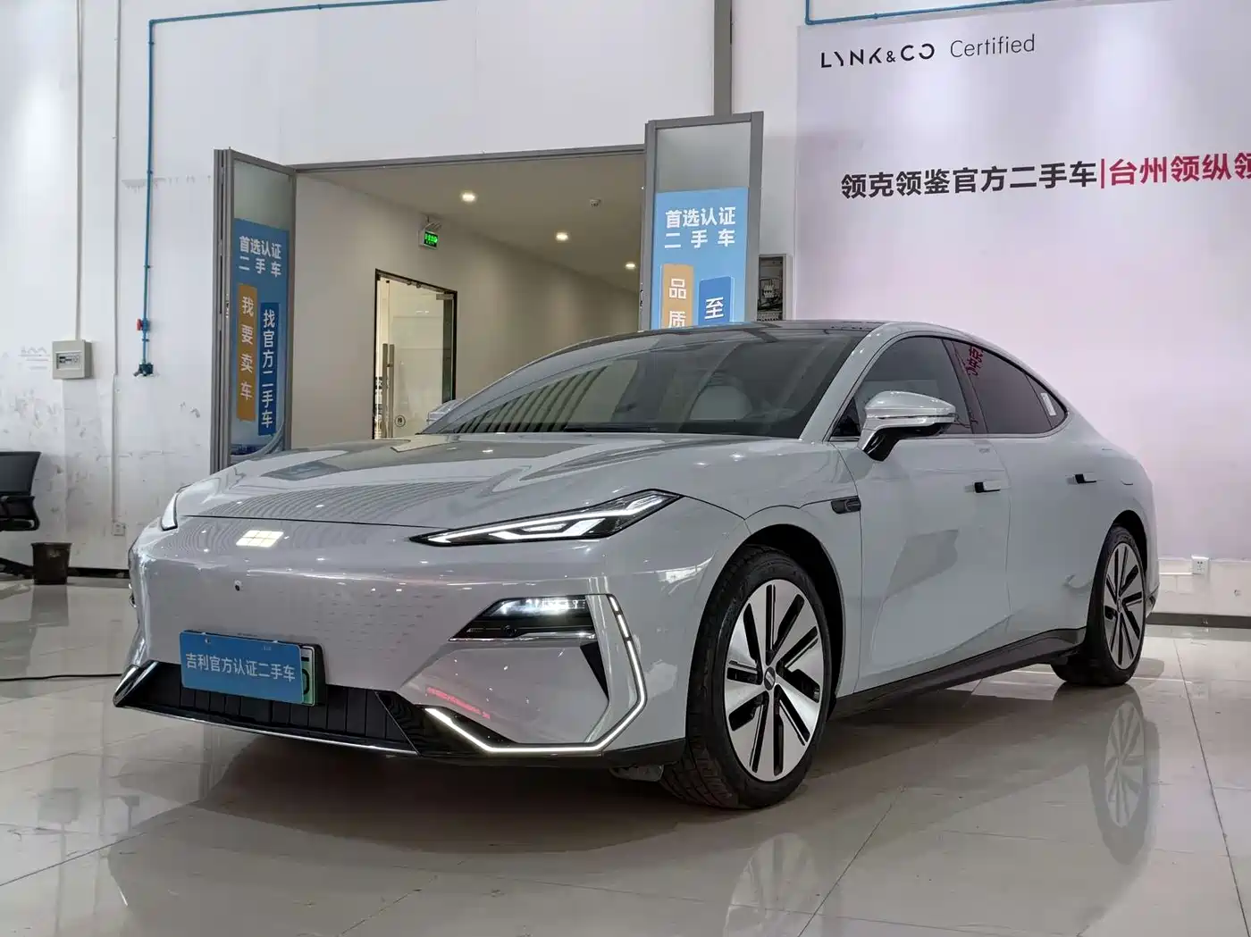Geely Galaxy Galaxy E8 2024 665km RWD Starship Voyager Edition