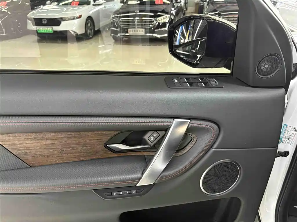 Land Rover Discovery Sport 2022 Model 249PS R-Dynamic SE Performance Tech Edition 5-Seater фото 3