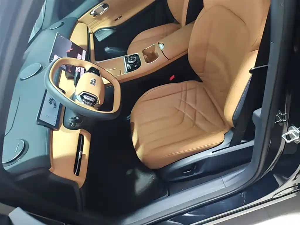 Geely Galaxy Galaxy Starship 7 EM-i 2025 120km Navigation Edition фото 15