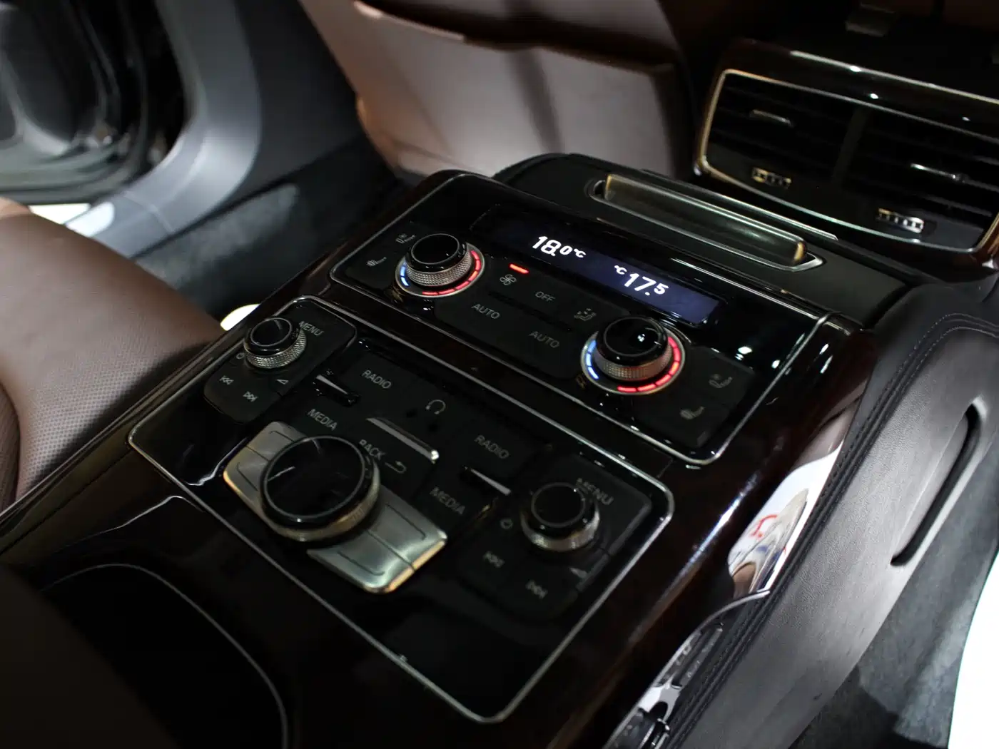 Audi A8 2013 A8L 6.3 FSI W12 quattro Exclusive фото 14