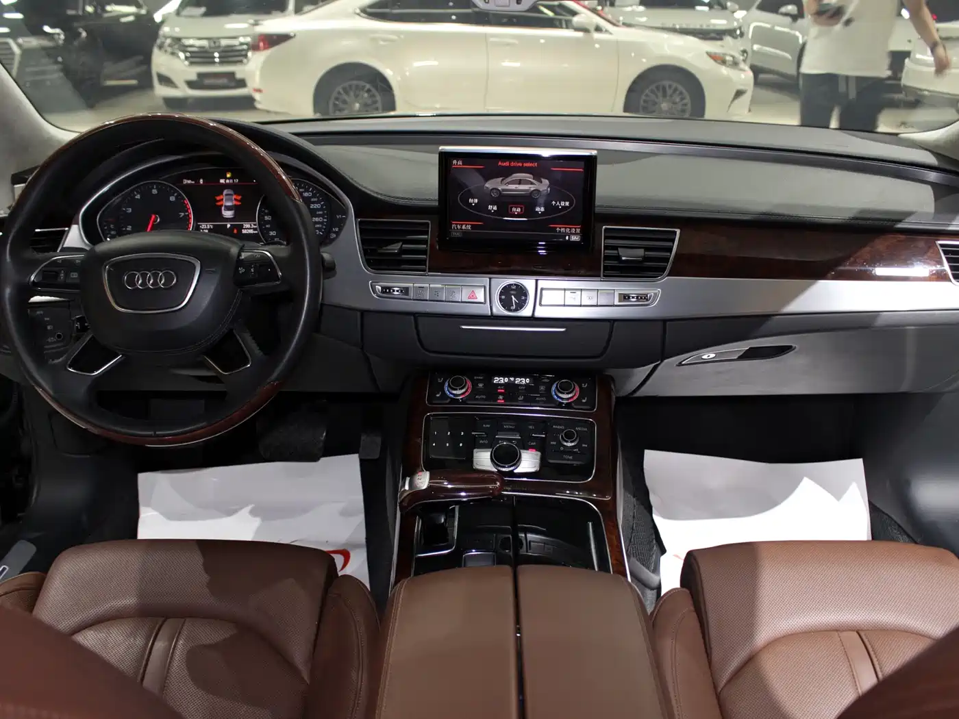 Audi A8 2013 A8L 6.3 FSI W12 quattro Exclusive фото 16