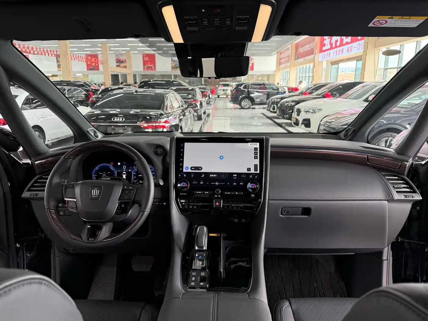 Toyota Vellfire 2024 Crown Hybrid 2.5L Executive Premium Edition фото 14