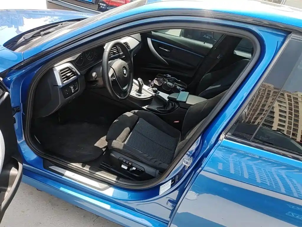 BMW 3 Series 2017 320i M Sport фото 15