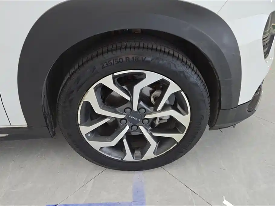 Lynk & Co 02 2018 1.5T DCT 2WD Power Edition China V фото 6
