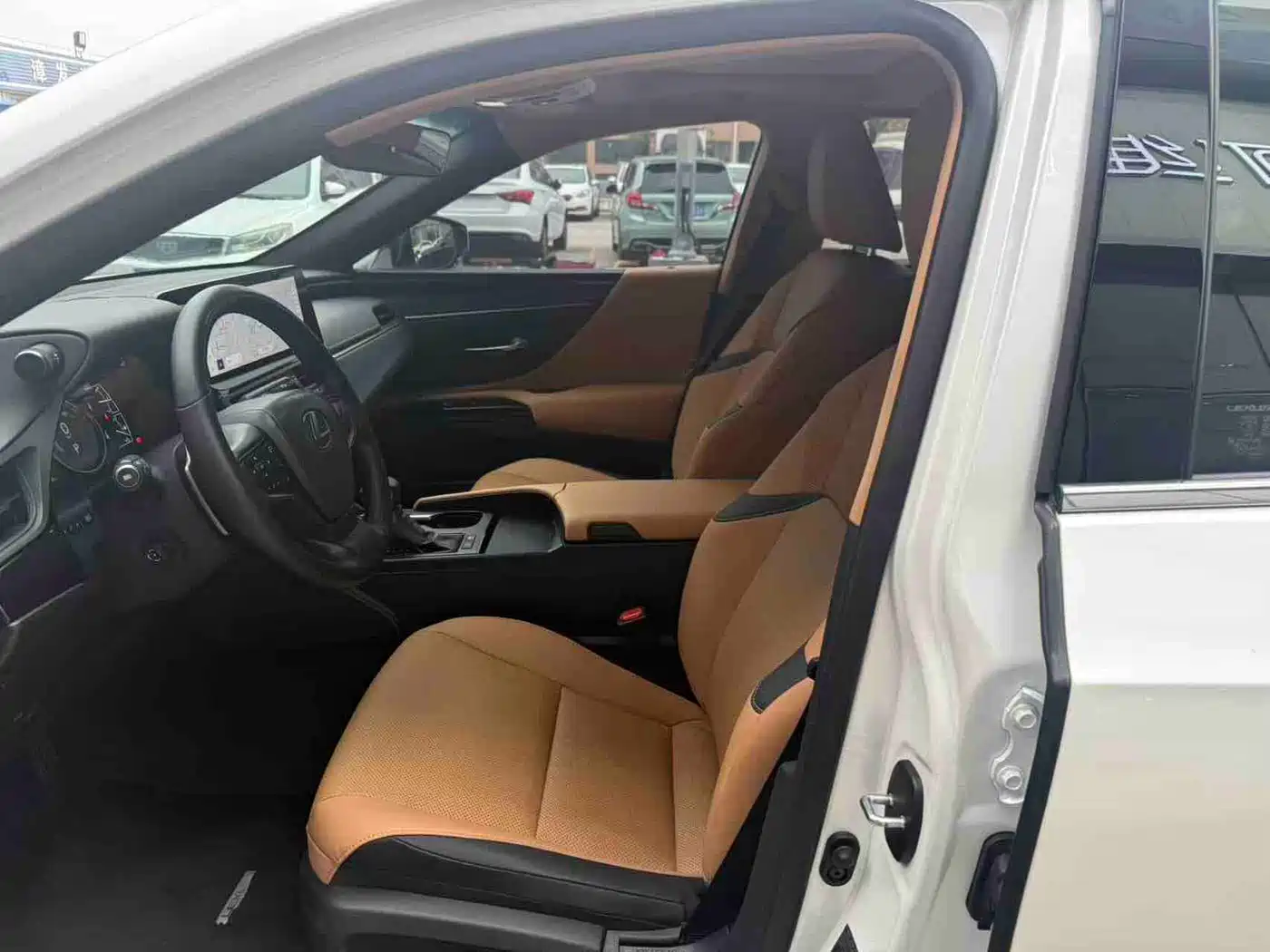 Lexus ES 2022 300h Excellence Edition фото 4