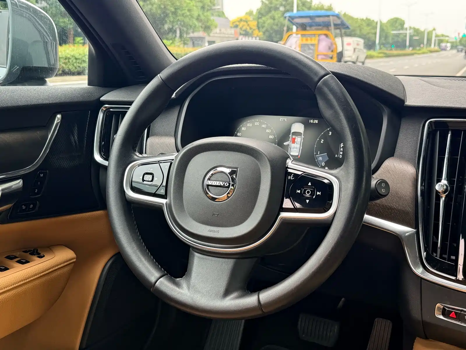 Photo 8 - Volvo V90
