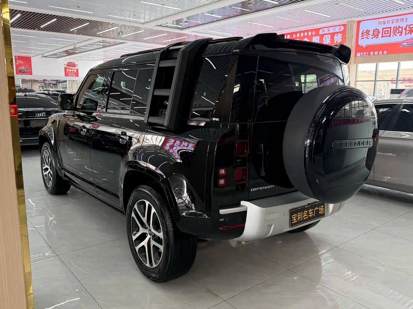 Land Rover Defender 2024 110 3.0T P400 XS фото 5