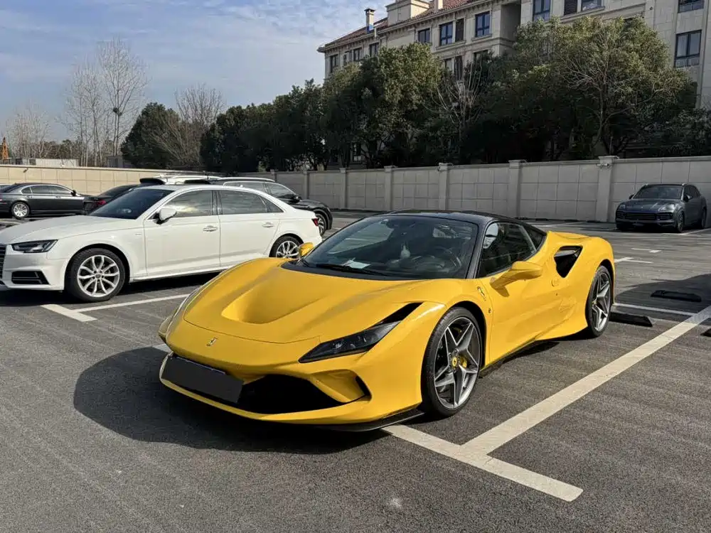 Photo 1 - Ferrari F8
