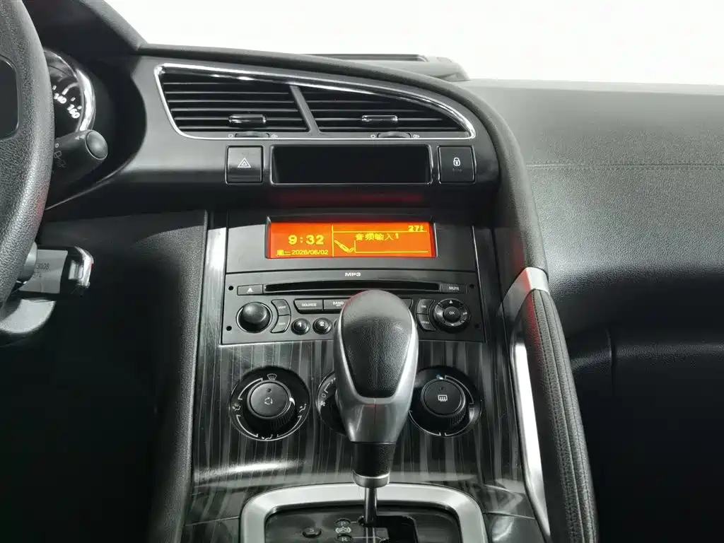 Peugeot 3008 2015 2.0L Automatic Classic Edition фото 12