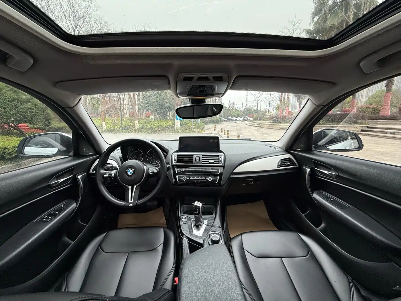 BMW 1 Series (Import) 2015 118i Leading фото 8