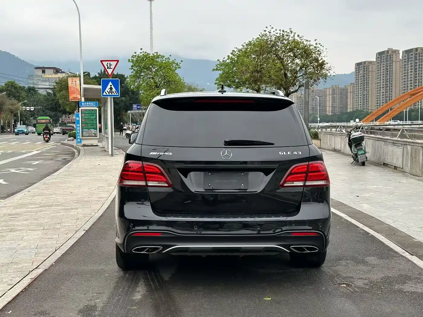 Mercedes-Benz GLE AMG 2017 AMG GLE 43 4MATIC фото 4