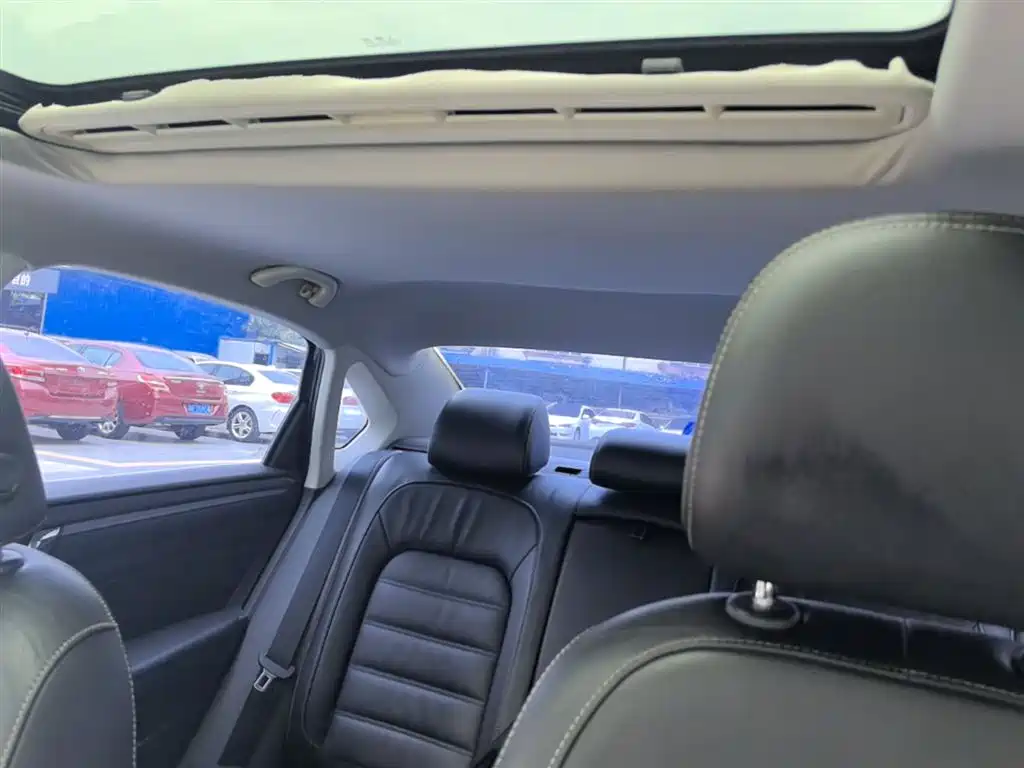 Volkswagen Passat 2016 330TSI DSG Honor Edition фото 18