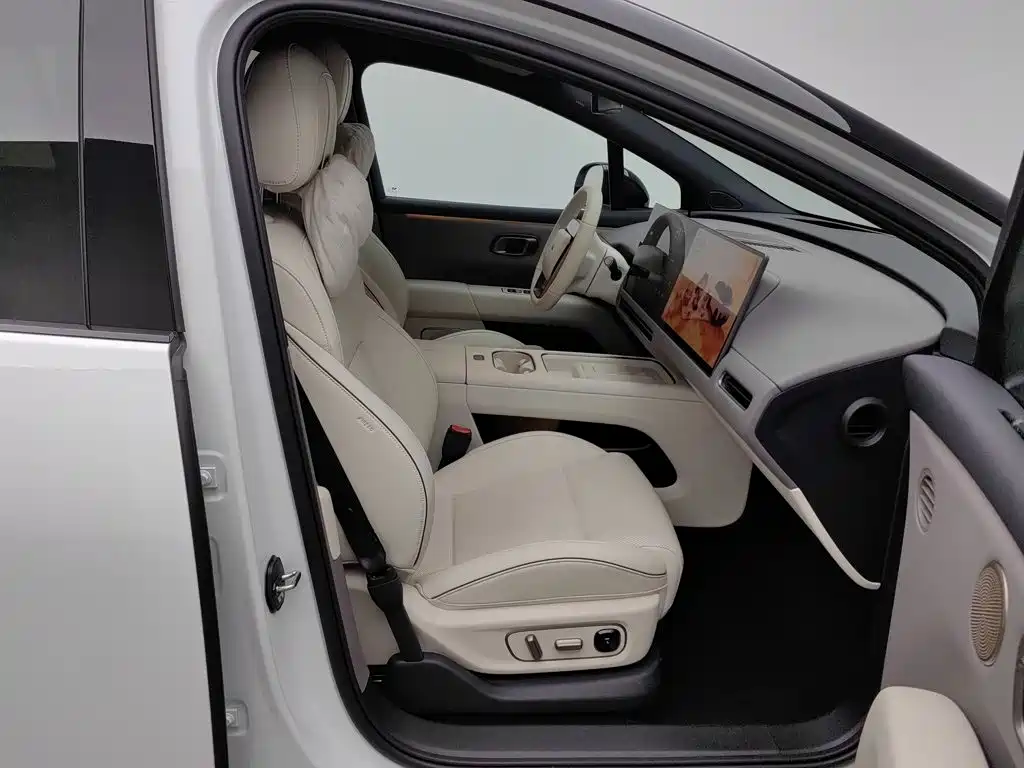 Li Auto i6 2026 2025 4WD Base Model