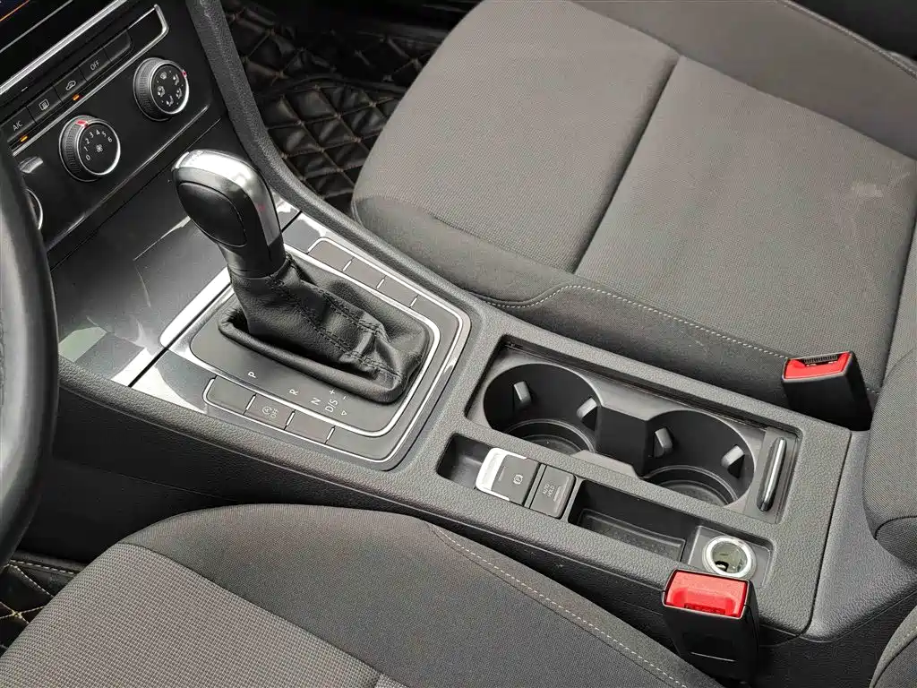 Volkswagen Golf 2020 200TSI DSG Comfort фото 20
