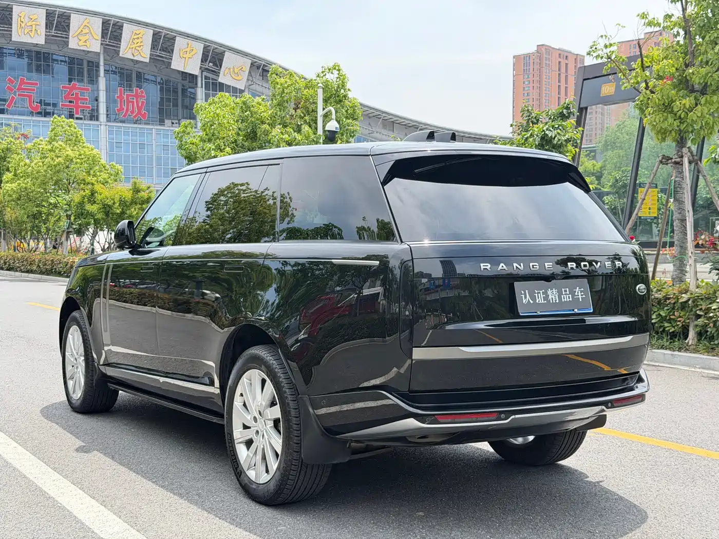 Land Rover Range Rover 2024 3.0 L6 400PS Golden Age Extended 7-Seater фото 3