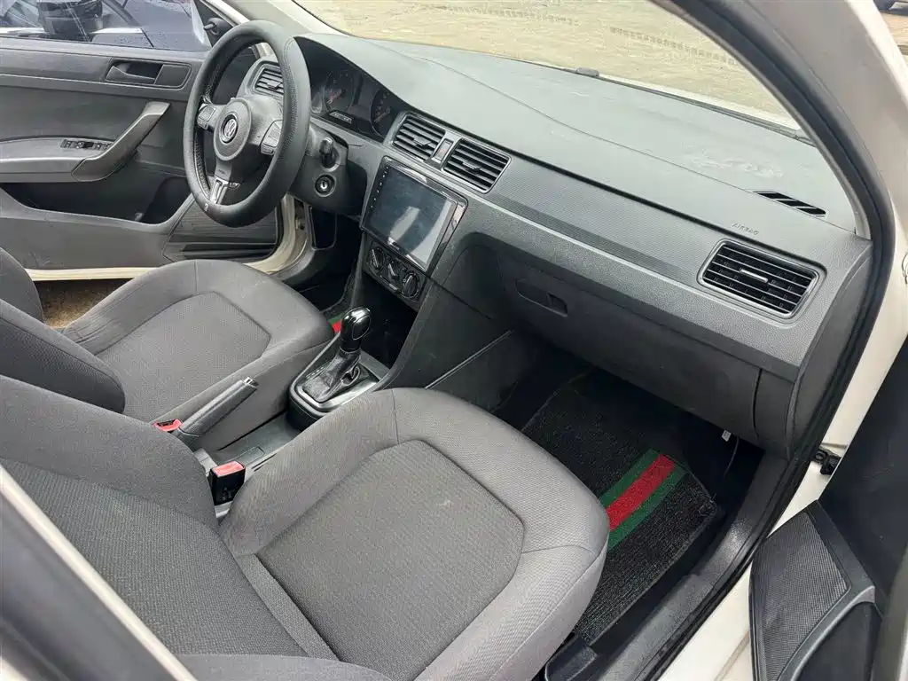 Volkswagen Santana 2015 1.6L Automatic Comfort Edition фото 4