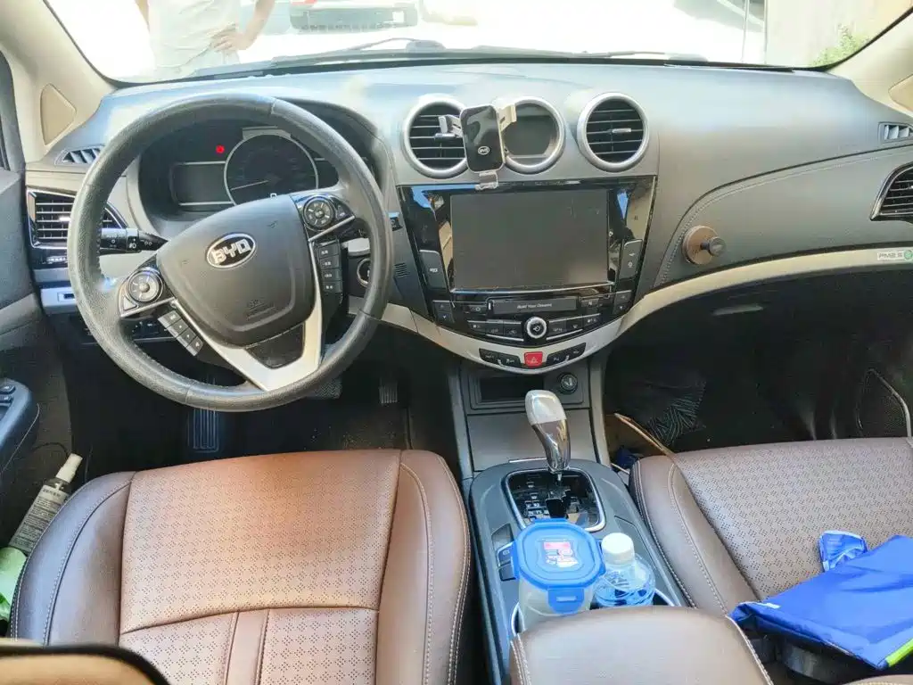 BYD S7 2016 2016 2.0T Automatic Premium Model